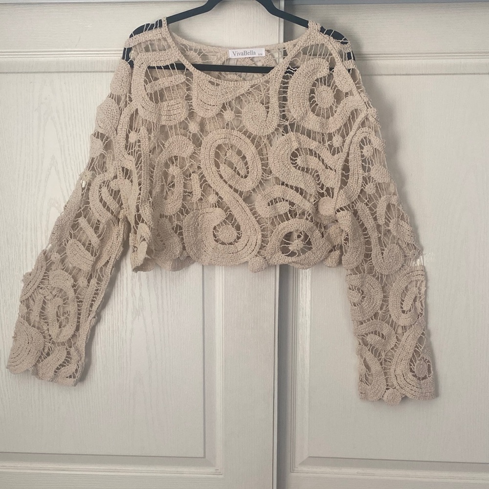 VivaBella -Long Sleeved Paisley Crochet Top  - Tan